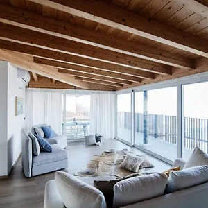 https://white-attic-by-myhomeincomo.it-lombardy.com