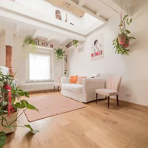 https://la-casina-parma.emilia-romagnahotels.net